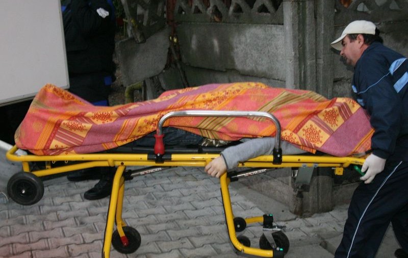 Doi prieteni de pahar au vrut să se sinucidă în acelaşi timp