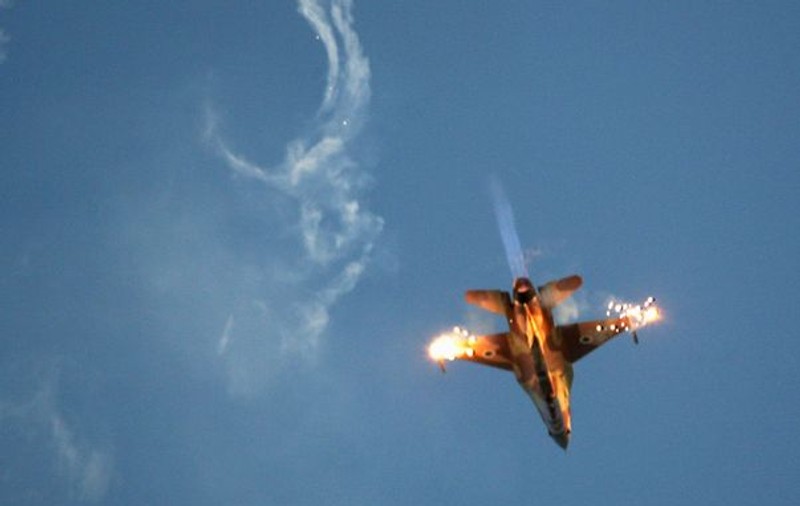 Uluitor! Un avion F-16 s-a prăbuşit în urma coliziunii cu un stol de păsări