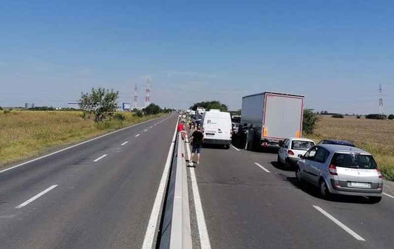 Alertă maximă în Timiș, după ce un TIR încărcat cu azotat de amoniu a luat foc. Care a fost cauza accidentului