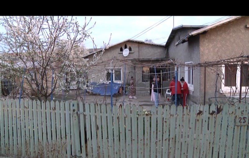 O ploieşteancă a născut copilul în hazna
