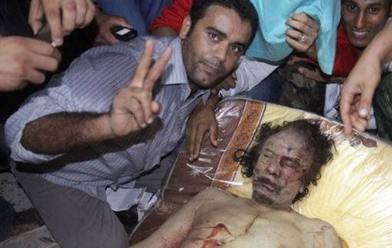 Gaddafi a fost înhumat marţi dimineaţă