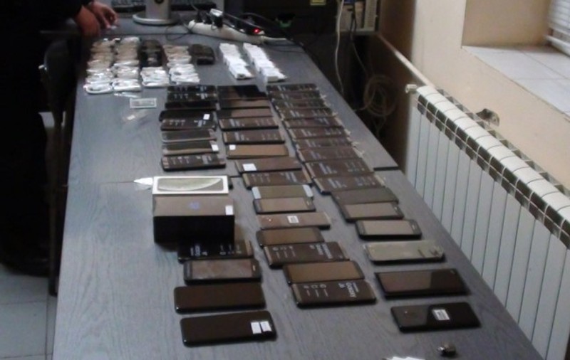Zeci de telefoane mobile, în valoare de 50.000 de lei, confiscate în Gara Arad. Cum le-au descoperit jandarmii