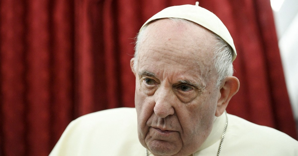 Papa Francisc a murit luni, 21 aprilie, în a doua zi de Paște. El avea 88 de ani şi supravieţuise recent unei crize grave de pneumonie dublă