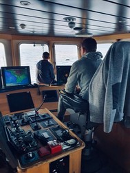 Ca să faci parte din echipajul unei nave de pescuit trebuie să ai experiență pe mare