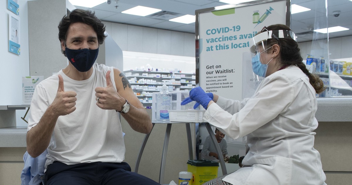 Justin Trudeau, premierul Canadei, s-a vaccinat cu serul AsteaZeneca. „Sunt foarte fericit”