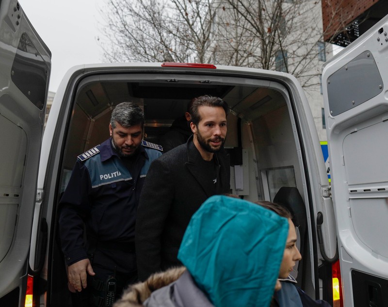 Andrew şi Tristan Tate, aduși din nou la sediul DIICOT pentru perchezițiile informatice. „Mă persecută pentru că sunt bogat și am succes”