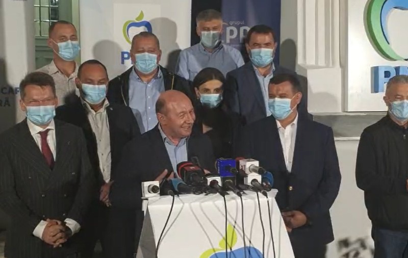 VIDEO | Traian Băsescu, după exit-polluri: “Firea speră să se schimbe spre dimineață. Nu e ca la Geoană”