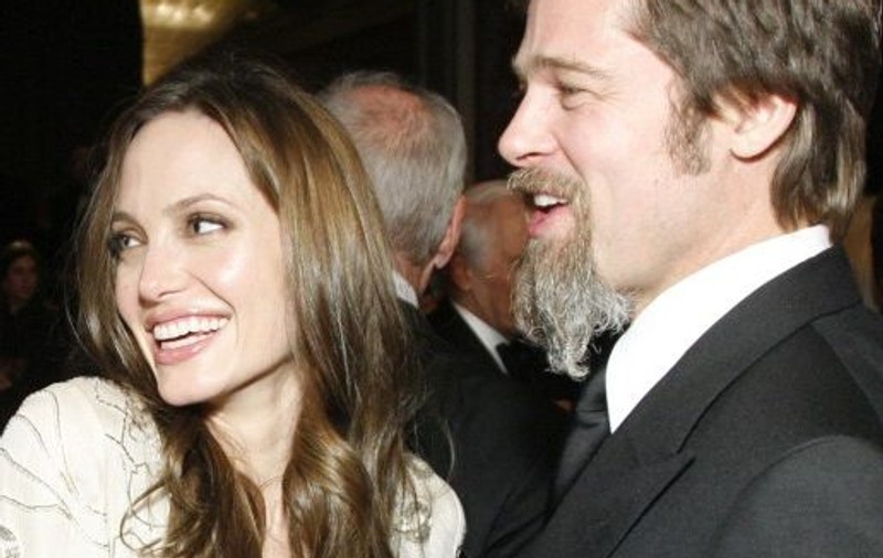 Angelina Jolie i-a cumpărat lui Brad Pitt un inel de 400.000 de dolari