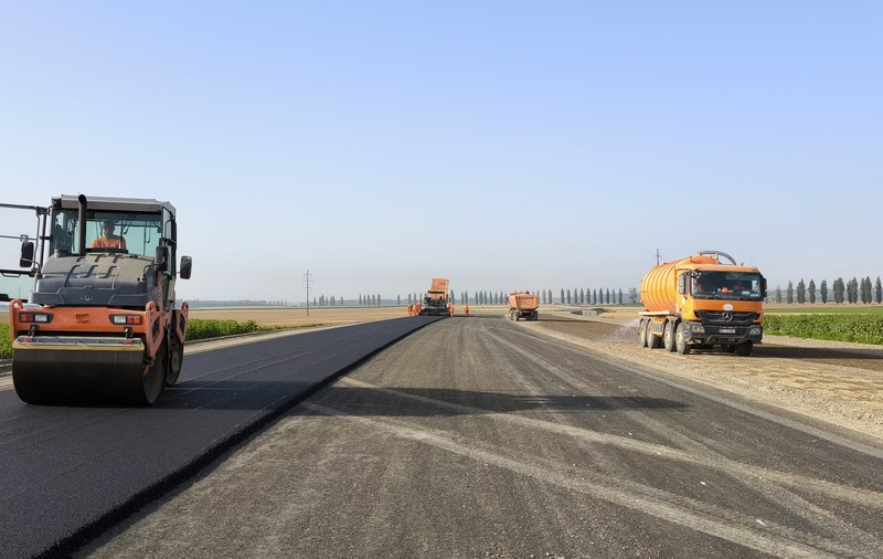 Stadiul lucrărilor la autostrăzile Moldovei. A7 ține pesimiștii în șah: „N-am văzut un utilaj pe dreapta, deși era sâmbătă”. Coșmarul birocratic de la A8
