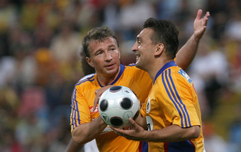 Dan Petrescu și Ilie Dumitrescu s-au certat la TV, după calificarea celor de la CFR Cluj în turul 2 preliminar al Ligii Campionilor. ”El mă judecă?”