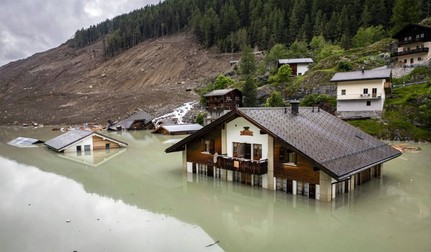 Autoritățile au evacuat zona la timp, salvând vieți, dar pagubele materiale au fost uriașe. Foto: Profimedia Images