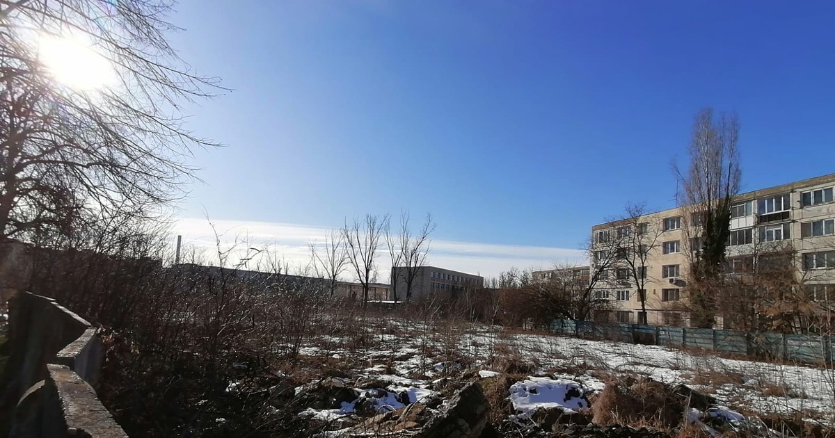 Terenul pe care a fost baza sportivă Girueta. Fotografie din februarie 2020