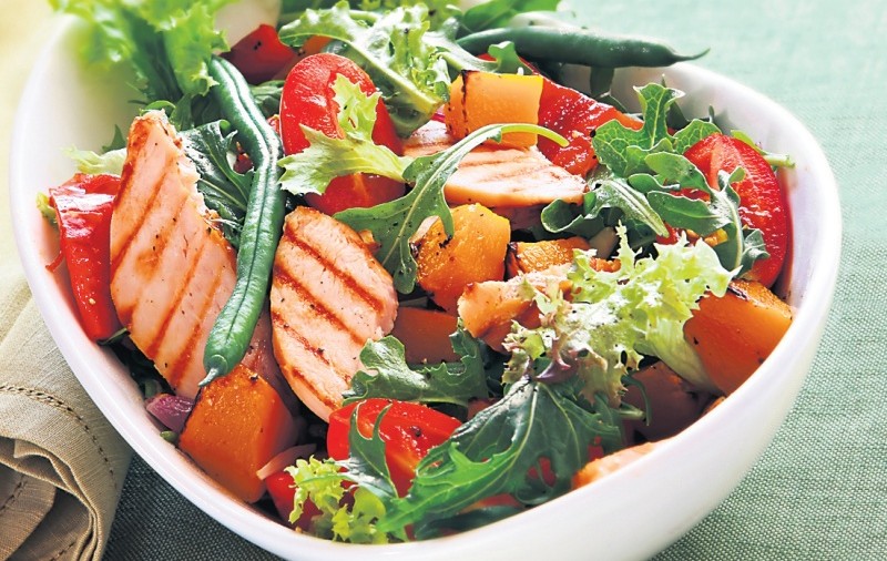 Uită de mâncărurile grele! Fă-ţi o salată