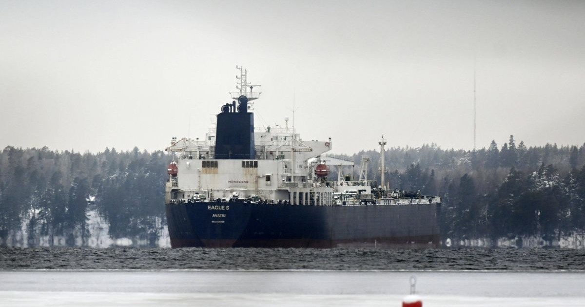 Petrolierul Eagle S, înmatriculat în Insulele Cook, a ancorat lângă portul Kilpilahti din Porvoo, Finlanda
