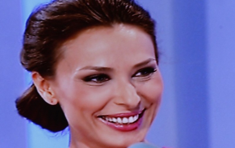 IULIA VÂNTUR: blondă sau roşcată? Cum o preferi? VEZI FOTO