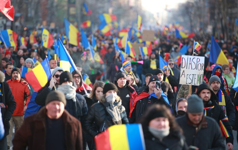 Protestatarii scoși în stradă de AUR, făcuți praf de Bogdan Oprea, purtătorul de cuvânt al Universității București: „Lichele de partid, cu sutele de mii”