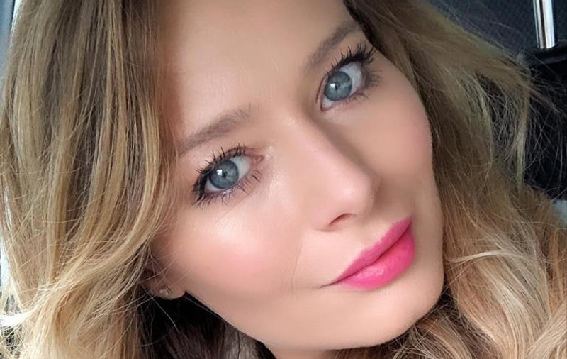 Laura Cosoi e gravidă în 6 luni, dar abia se observă. Prima imagine cu vedeta din vacanță