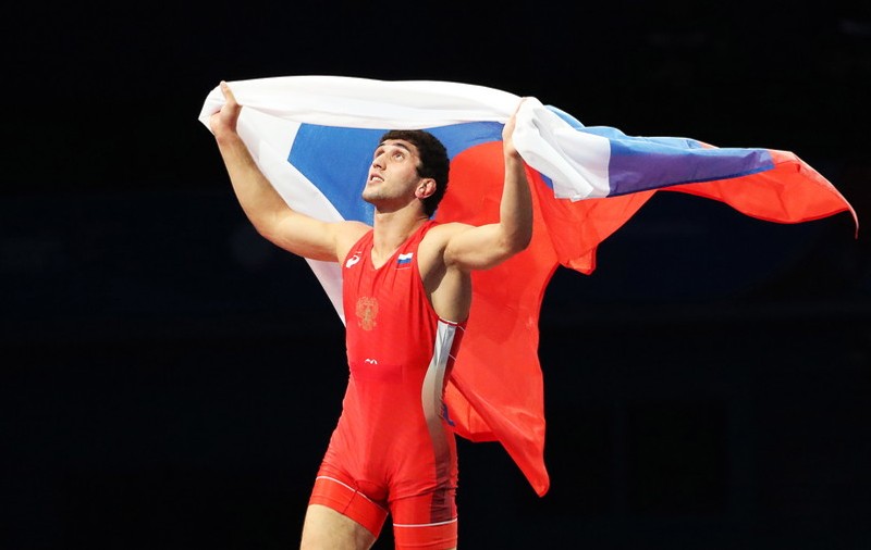Nunta unui campion mondial de lupte, oprită după ce toți invitații au primit imagini compromițătoare cu mireasa