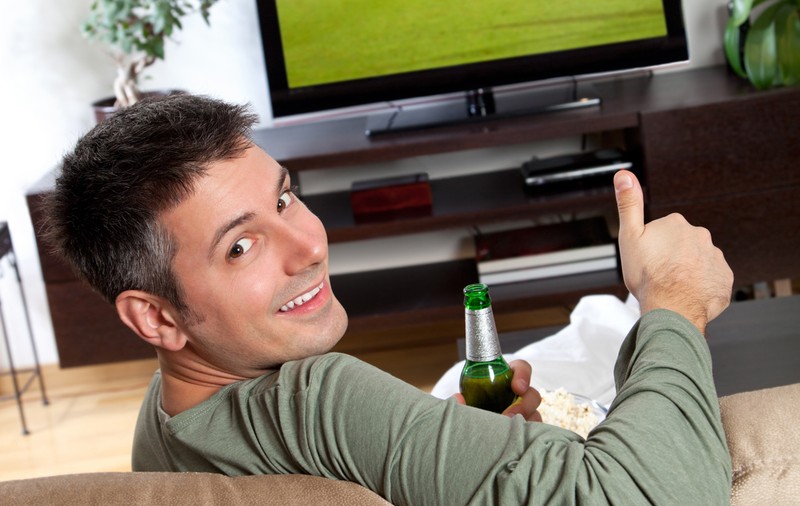 Vrei un (nou) abonament TV? Tot ce trebuie să ştii, ca să alegi oferta cea mai bună