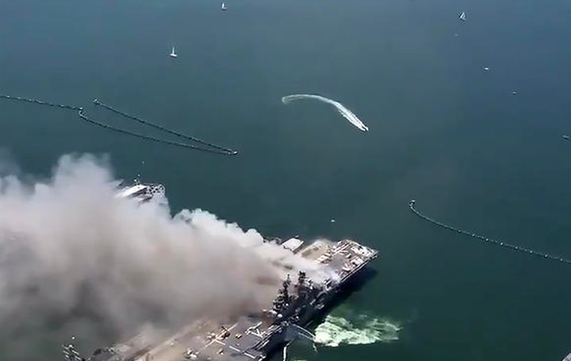 VIDEO | Incendiu puternic la bordul unei nave militare de la o bază din California: Cel puțin 21 de răniți