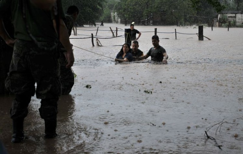 186 de oameni au pierit, în urma FURTUNILOR care AU MĂTURAT COaSTELE MEXICULUI