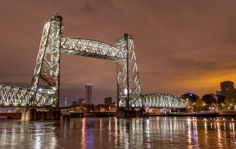 Rotterdam demontează un pod istoric ca să facă loc iahtului lui Jeff Bezos, în valoare de 430 de milioane de euro
