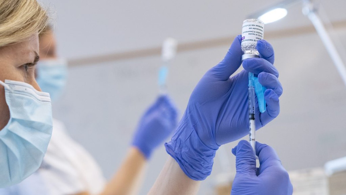 VIDEO Aproape 30.000 de persoane vaccinate anti-COVID-19, în ultimele 24 de ore. Cum arată graficul imunizării