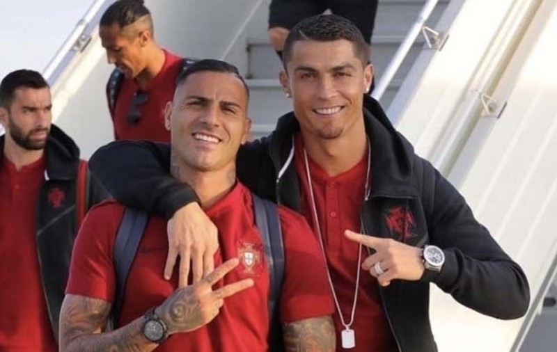 Suma pe care românii trebuie să o plătească dacă vor să aibă ceas cum au Salman Khan și Cristiano Ronaldo. Costă de aproape 10 ori mai puțin la licitație