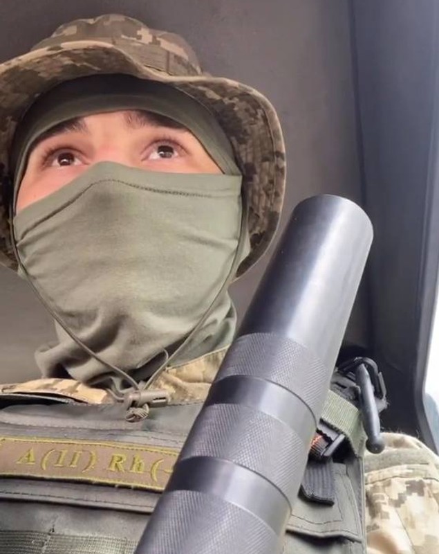 Confesiunea unui soldat de 20 de ani din batalionul Azov: „Nu suntem cyborgi. Nu suntem din metal sau granit. Sângerăm și simțim frica. Și totuși continuăm să luptăm”