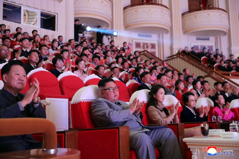 Kim Kyong Hui (a doua de la dreapta), mătușa lui Kim Jong-un, a apărut la un eveniment public pentru prima oară din 2013 FOTO: EPA