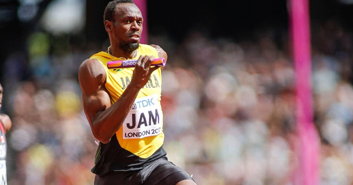 Usain Bolt participând la ștafeta 4x100 m la Campionatele Mondiale de Atletism de la Londra 2017. E îmbrăcat în galben și ține un baton în mâini