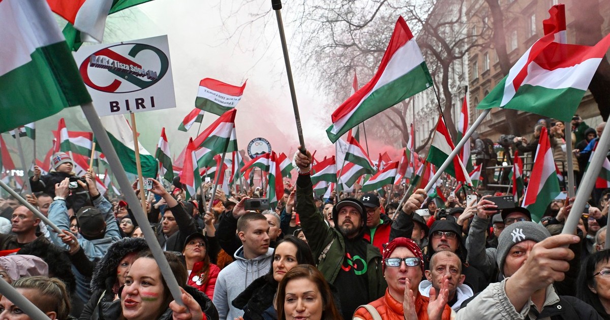 Unguri ieșiți în stradă la Budapesta la apelul partidului Tisza Foto: Profimedia