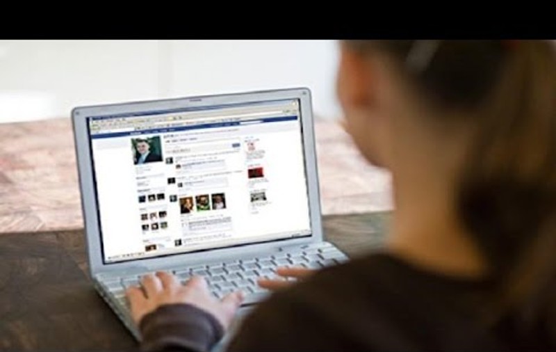 Ai cont pe Facebook? Senatorii PSD vor controlul mesajelor postate. Opoziția spune că România va semăna cu Coreea de Nord