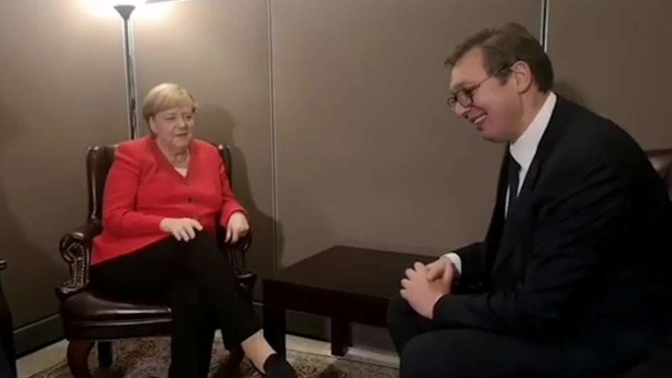 Angela Merkel și fostul președinte sârb Aleksandar Vucic. Sursă foto: Blic.