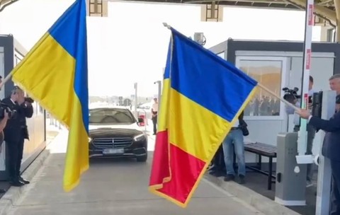 Prima mașină care trece prin noul punct de control al frontierei Sighetu Marmației II