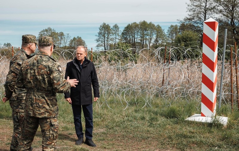 Polonia îşi va construi fortificaţii de-a lungul frontierei cu Rusia, Belarus și Ucraina, anunţă premierul Tusk