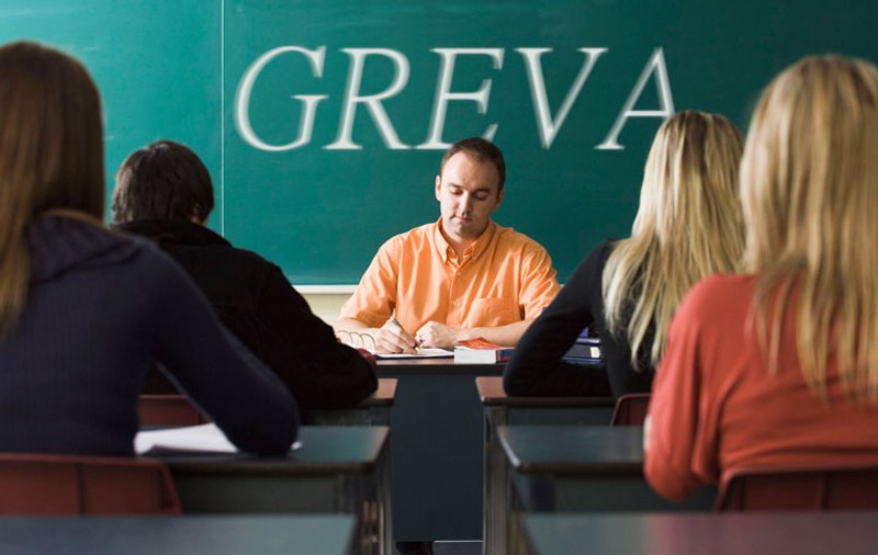 De luni, profesorii nu mai trec notele în catalog