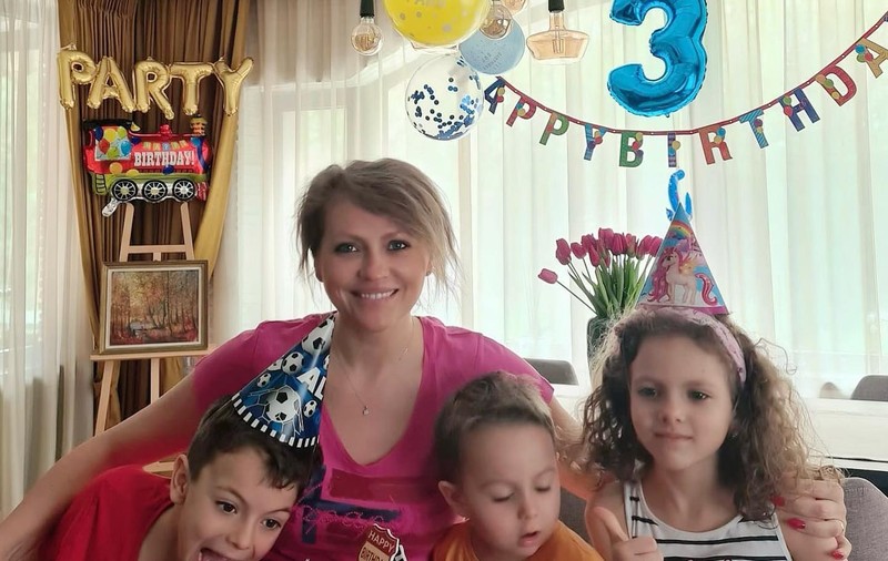 Fiul cei mic al Mirelei Vaida împlinește astăzi 3 ani, dar petrecerea a fost anulată. „Tudor are varicelă, Vladimir, gripa tip B iar Carla are enterocolită”