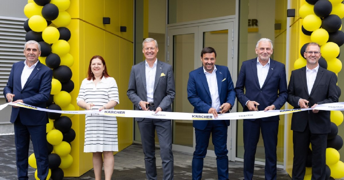Inaugurare fabrica aspiratoare Karcher, 6 oameni taie o panglica