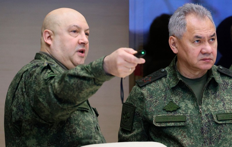 „Generalul Armaghedon” a fost plasat în arest la domiciliu, scrie presa rusă. Surovikin „a petrecut mult timp răspunzând la întrebări incomode”