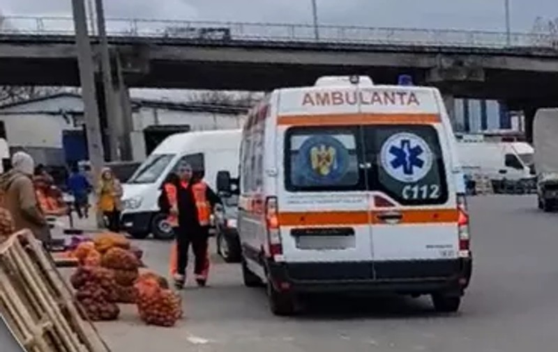 Anchetă la Iași, după ce un angajat a cărat cartofi cu ambulanța. Ce spune managerul SAJ