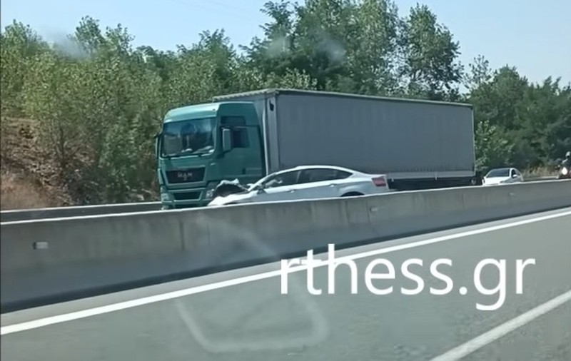 Familie de români, implicată într-un accident grav în Grecia. Părinții au murit, copiii sunt răniți. Precizările MAE