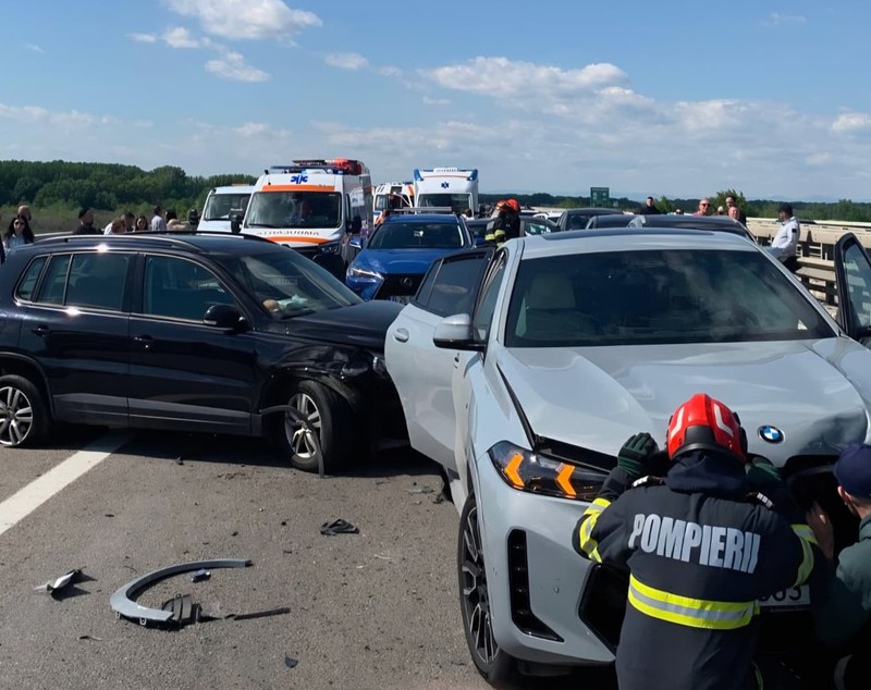 Șașe mașini s-au lovit pe Autostrada A3 la Râfov, Prahova, provocând blocarea temporară a sensului spre București / O persoană rănită