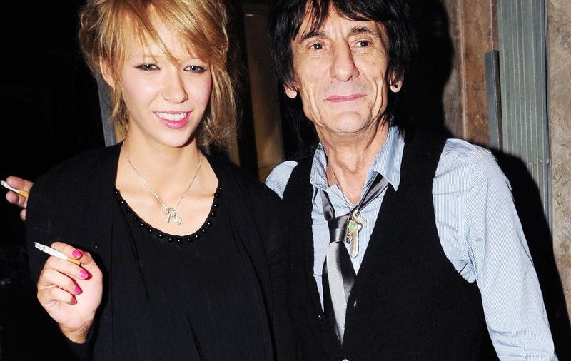 E oficial! Ronnie Wood a divorţat
