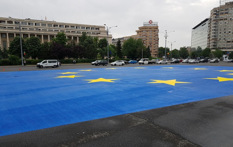 VIDEO | Sute de români au adus „Odă Bucuriei” în Piața Victoriei, de Ziua Europei