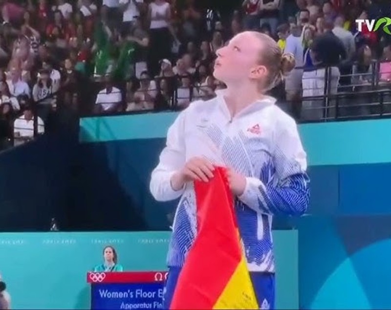 Instagram i-a șters Mihaelei Rădulescu o postare. Vedeta scrisese un mesaj de susținere pentru gimnastele Sabrina Voinea și Ana Bărbosu. „Ce amuzante sunt legile europene”