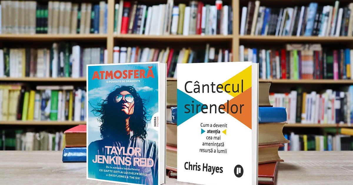 Cărți aflate pe o masă într-o bibliotecă