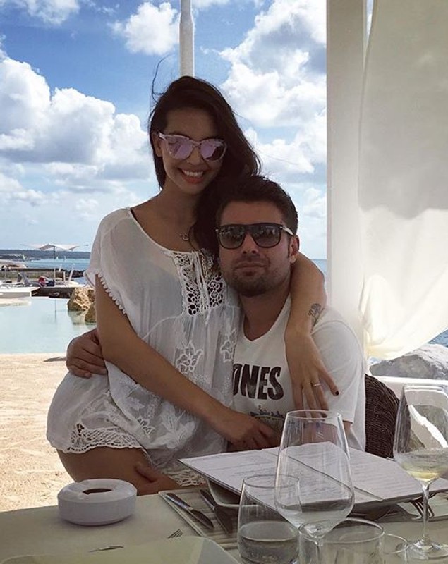 Cum arată Sandra Mutu în costum de baie. Soția lui Adrian Mutu a atras toate privirile pe plaja din Republica Dominicană | GALERIE FOTO
