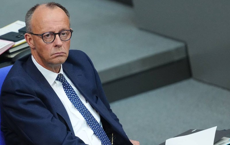 Extrema dreaptă AfD din Germania e acum la egalitate cu creștin-democrații cancelarului Merz