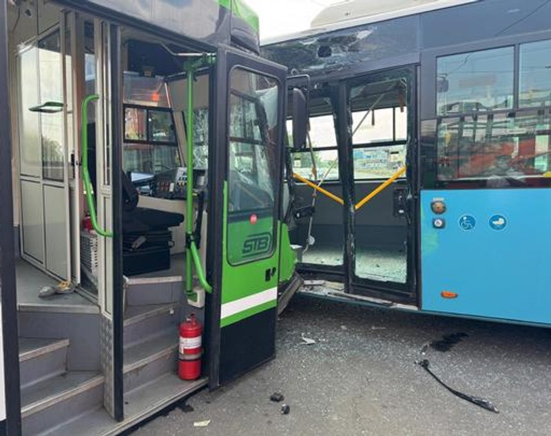 Accident între un tramvai și un autobuz STB la intersecția dintre Calea 13 Septembrie cu Strada Progresului. Cel puțin 11 persoane rănite